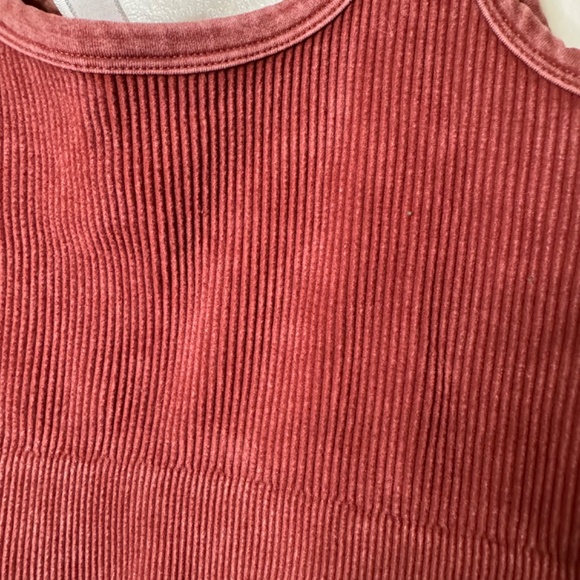 Rusty colored Ribbed crop top - Picture 4 of 4